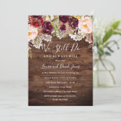 Rustic Burgundy Floral Wedding Vow Renewal Einladung (Stehend Vorderseite)