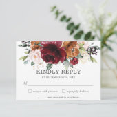 Rustic Burgundy Orange Floral Wedding RSVP Card Karte (Stehend Vorderseite)