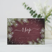 Rustic Burgundy Silver Winter Wood Wedding RSVP Karte (Stehend Vorderseite)