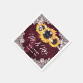Rustic Burgundy Sonnenblume Mr. and Mrs. Wedding Serviette (Ecke)