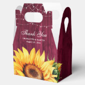 Rustic Burgundy Wood Sunflower Floral Monogram Geschenkschachtel (Geöffnet)