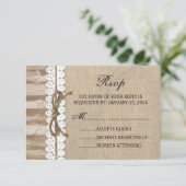 Rustic Burlap Barn Wood Twine Wedding RSVP Card (Stehend Vorderseite)