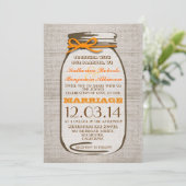 Rustic Burlap Mason Jar Wedding Einladung (Stehend Vorderseite)