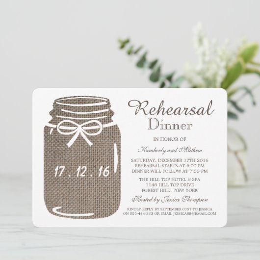 Rustic Burlap Mason Jar Wedding Probe Dinner Einladung (Stehend Vorderseite)