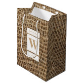 Rustic Burlap Monogram, Initial Birthday Mittlere Geschenktüte (Vorderseite Schrägansicht)