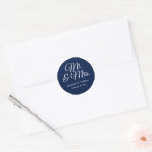 Rustic Burlap Navy Blue Mr. und Mrs. Wedding Runder Aufkleber (Umschlag)