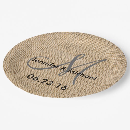 Rustic Burlap Wedding Monogram Name Date Pappteller (Schrägansicht)