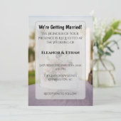 Rustic Chic Tiered Cake Mr. & Mrs. Topper Wedding Einladung (Stehend Vorderseite)