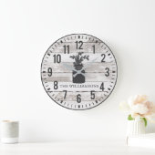 Rustic Chippy Planks Custom Family Name Milk Can Große Wanduhr (Zuhause)