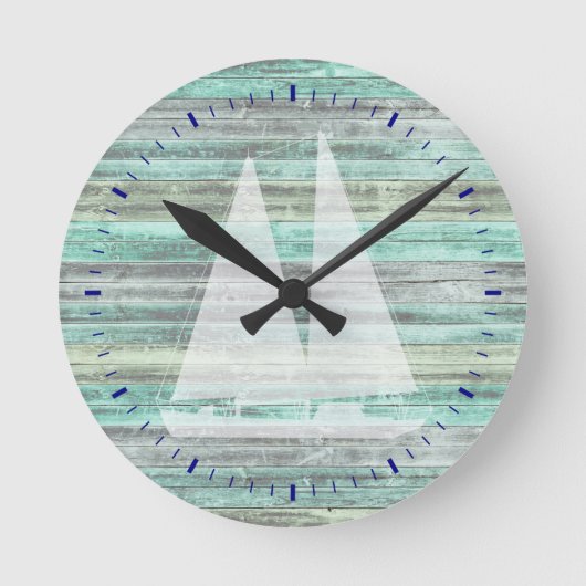 Rustic Coastal Decor Sailboat Runde Wanduhr (Vorderseite)