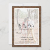 Rustic country barn wood photo wedding RSVP Einladung (Vorderseite)