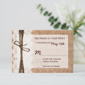 Rustic Country Burlap Print Wedding RSVP Karten (Stehend Vorderseite)