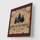 Rustic Country Family Name Cabin in the Woods Quadratische Wanduhr (Winkel)