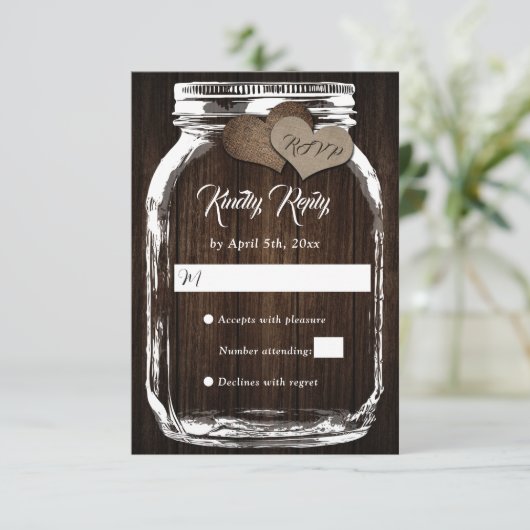 Rustic Country Wood Hearts Mason Jar Wedding RSVP Karte (Stehend Vorderseite)
