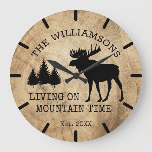 Rustic Country Wood Living on Mountain Time Moose Große Wanduhr (Vorderseite)