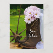 Rustic Daisies Cowboy Boots Wedding Rettet das Dat Ankündigungspostkarte (Vorderseite)