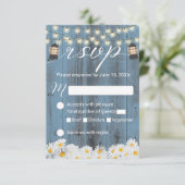 Rustic Daisies & Lantern Dusty Blue Wedding RSVP Karte (Stehend Vorderseite)