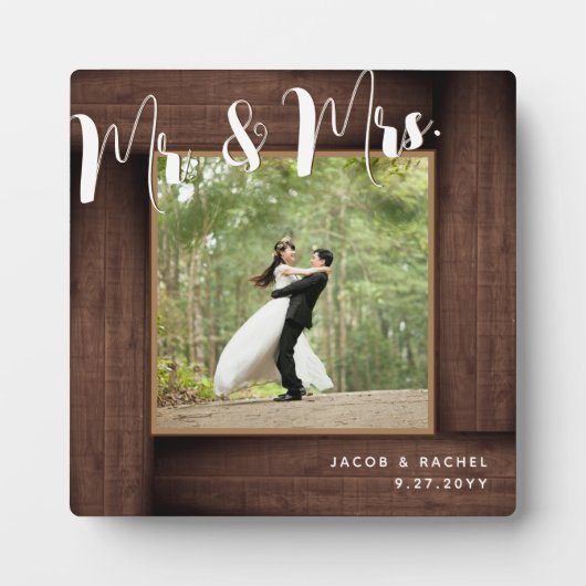 Rustic Dark Wood Mr. & Mrs. Wedding Foto Frame Fotoplatte (Vorderseite)