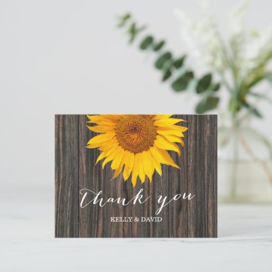 Rustic Dark Wood & Sunflower Wedding Vielen Dank Postkarte (Stehend Vorderseite)