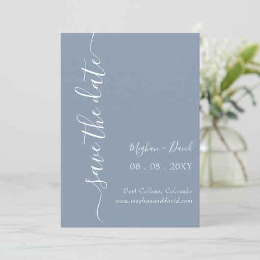 Rustic Dusty Blue Elegante Moderne Save The Date (Stehend Vorderseite)