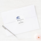 rustic dusty blue roses and other flowers runder aufkleber (Umschlag)