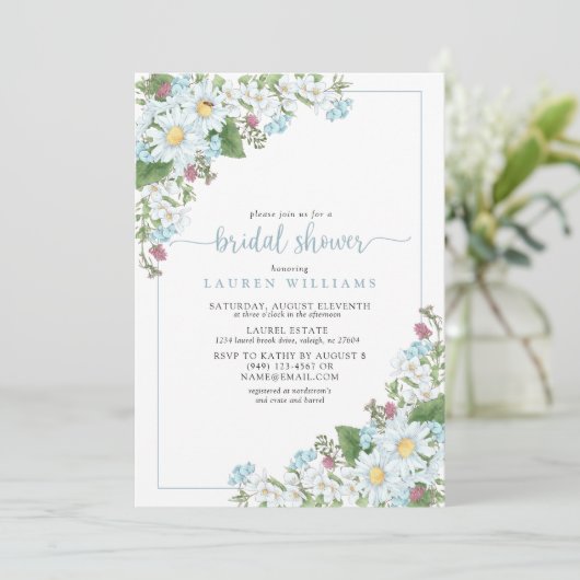 Rustic Dusty Blue Script Wildblume Brautparty Einladung (Stehend Vorderseite)