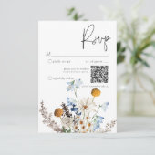 Rustic Dusty Blue Wildblumen & Daisies QR Code RSVP Karte (Stehend Vorderseite)