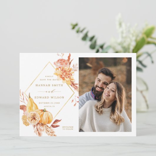 Rustic Fall Floral Pumpkin Hochzeit Foto Gold Save The Date (Stehend Vorderseite)