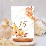 Rustic Fall Floral Pumpkin Hochzeit Gold Script Tischnummer<br><div class="desc">Diese Tischnummer bietet rustikale Aquarellfarben-Blume und Kürbisse in gebrannten Orange,  Gold,  Terrakotta,  Bordeaux,  Rot mit beige und braunen Pampas Gras. Für eine erweiterte Anpassung dieses Designs klicken Sie bitte auf den Link "Weitere Anpassung". Matching-Elemente sind ebenfalls verfügbar.</div>