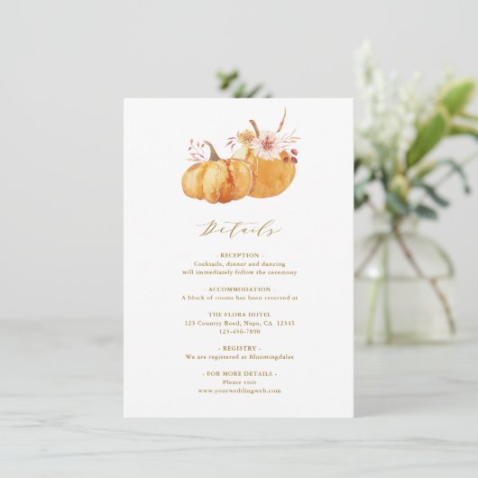 Rustic Fall Floral Pumpkin Hochzeitsdetails Gold Begleitkarte (Stehend Vorderseite)