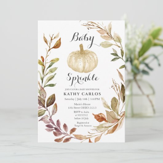 Rustic Fall Greenery White Pumpkin Baby Sprinkle  Einladung (Stehend Vorderseite)