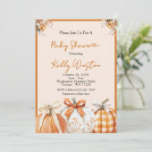 Rustic Fall Pumpkin Neutral Farmhouse Babydusche Einladung (Stehend Vorderseite)