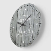 Rustic Farmhouse Gray Wood Family Name Large Clock Große Wanduhr (Winkel)