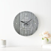 Rustic Farmhouse Gray Wood Family Name Large Clock Große Wanduhr (Zuhause)