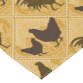 Rustic Farmhouse Hen Pattern – In Yellow Tischdecke (Schrägansicht)