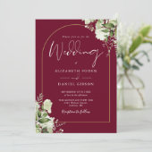 Rustic Greenery Gold Arch Foto Burgundy Wedding Einladung (Stehend Vorderseite)