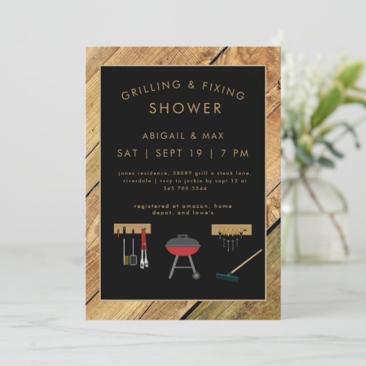 Rustic Grilling & Fixin Couples Wedding Shower  Einladung (Stehend Vorderseite)