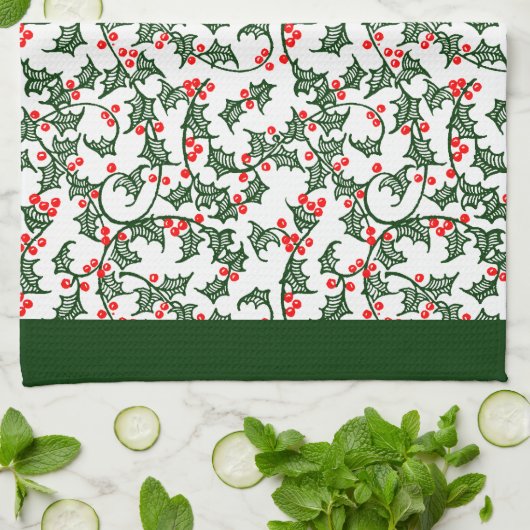 Rustic Holly and Berry Holiday Pattern on Green Geschirrtuch (Gefaltet)
