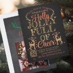Rustic Holly & Jolly Family Foto Party Einladung<br><div class="desc">Set den Ton für eine lustige und festliche Ansammlung mit dieser rustikalen Heiligabend-Party Einladung! Mit einem charmanten Chalkboard-Hintergrund mit Reh und glitzernden Lichtgrafiken ist diese Einladung sowohl elegant als auch skurril. Der Rücken fügt eine persönliche Touch mit einem lustigen festlichen Foto hinzu, das sich perfekt eignet, um den Feiertag zu...</div>