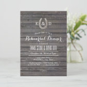 Rustic Horseshoe Barn Wood Probe Dinner Einladung (Stehend Vorderseite)