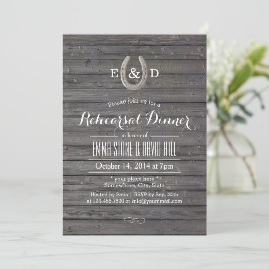 Rustic Horseshoe Barn Wood Probe Dinner Einladung (Stehend Vorderseite)