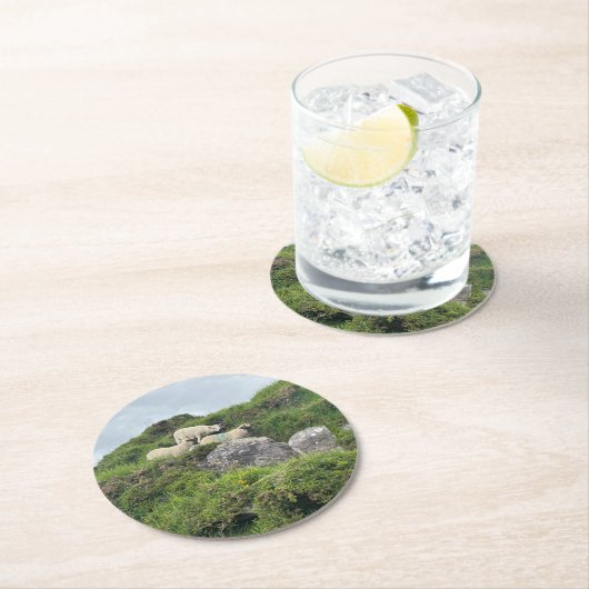 Rustic Ireland Three Irish Sheep Runder Pappuntersetzer (Vor Ort)