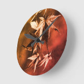 Rustic Japanese Maple Foliage Portrait Runde Wanduhr (Winkel)