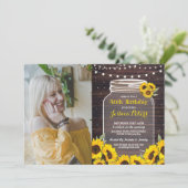 Rustic Jar Birthday Party Wood Sunflower Foto Einladung (Stehend Vorderseite)