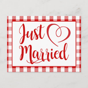 Rustic Just Married Red Gingham Karos Hochzeit Ankündigungspostkarte
