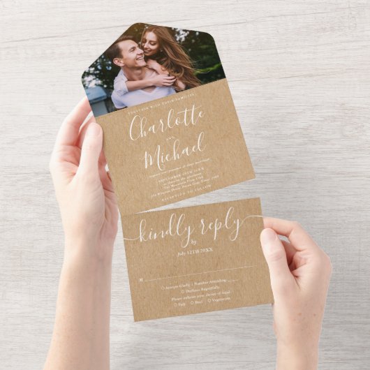 Rustic Kraft Elegant Modernes Script Foto Hochzeit All In One Einladung (Abreißen)