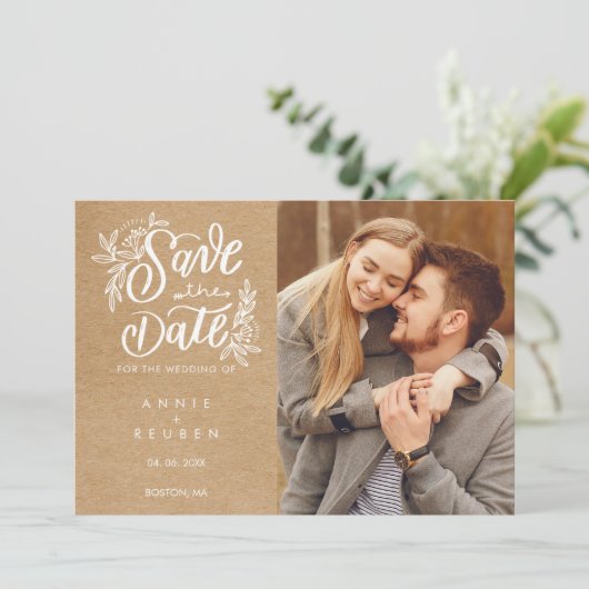 Rustic Kraft Hand Elegantes Script Boho Foto Save The Date (Stehend Vorderseite)