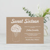 Rustic Kraft Paper Mason Jar Blume 16 . Geburtstag Einladung (Stehend Vorderseite)