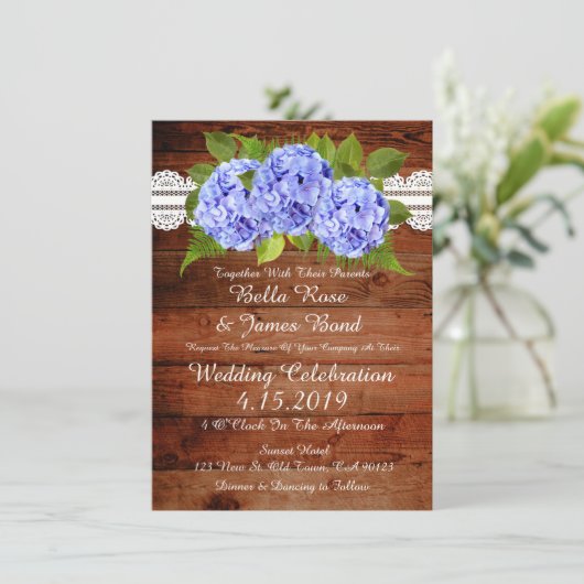 Rustic Lace Blue Hydrangea Hochzeit Einladung (Stehend Vorderseite)