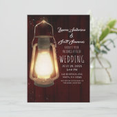 Rustic Lantern Lights Cherry Wood Barn Hochzeit Einladung (Stehend Vorderseite)